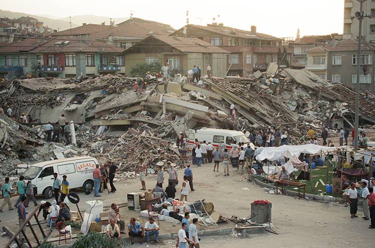17 Ağustos Depremi 26. yılında: 45 saniyede yaşanan felaketin unutulmayan izleri 10